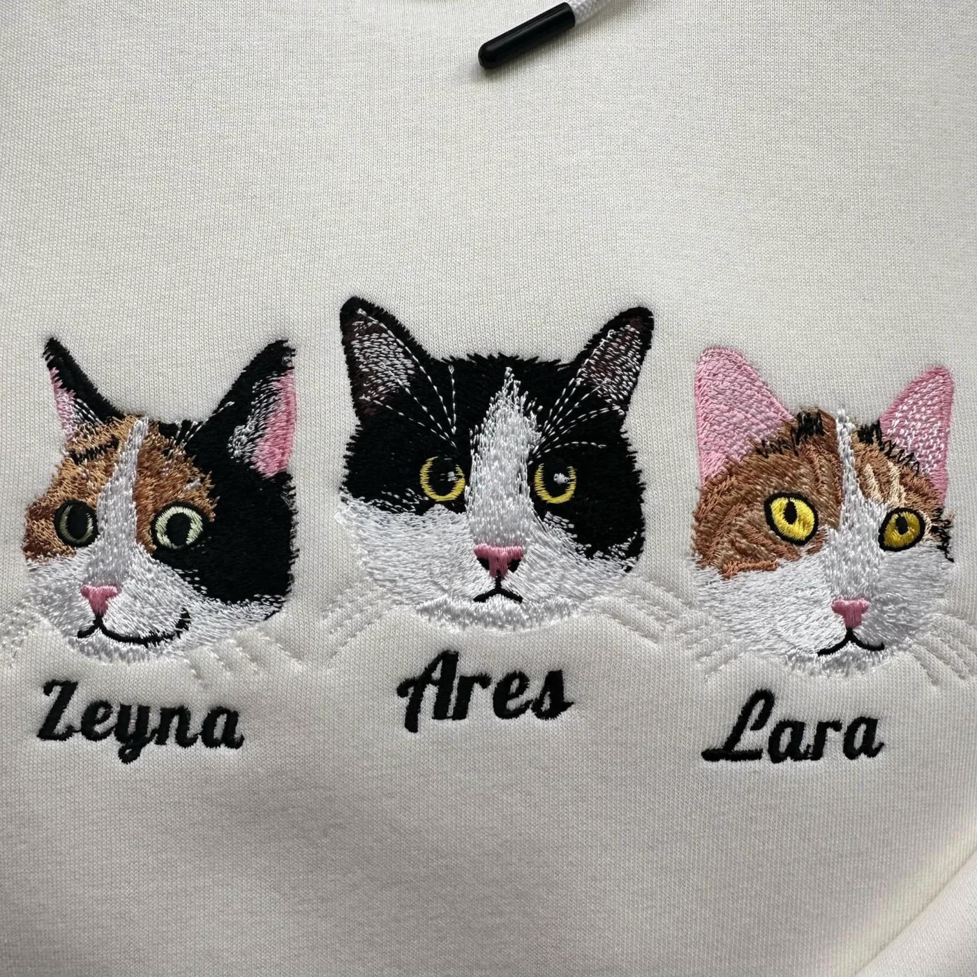 Üç Kedili Kişiye Özel Nakışlı Sweatshirt / Hoodie - Görsel 4