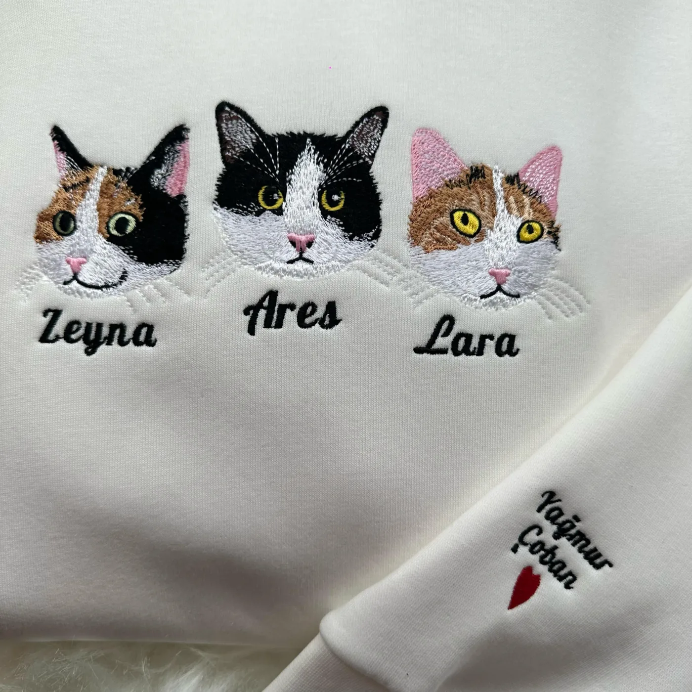 Üç Kedili Kişiye Özel Nakışlı Sweatshirt / Hoodie - Görsel 3